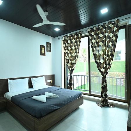 Emerald Villa Лонавала Экстерьер фото